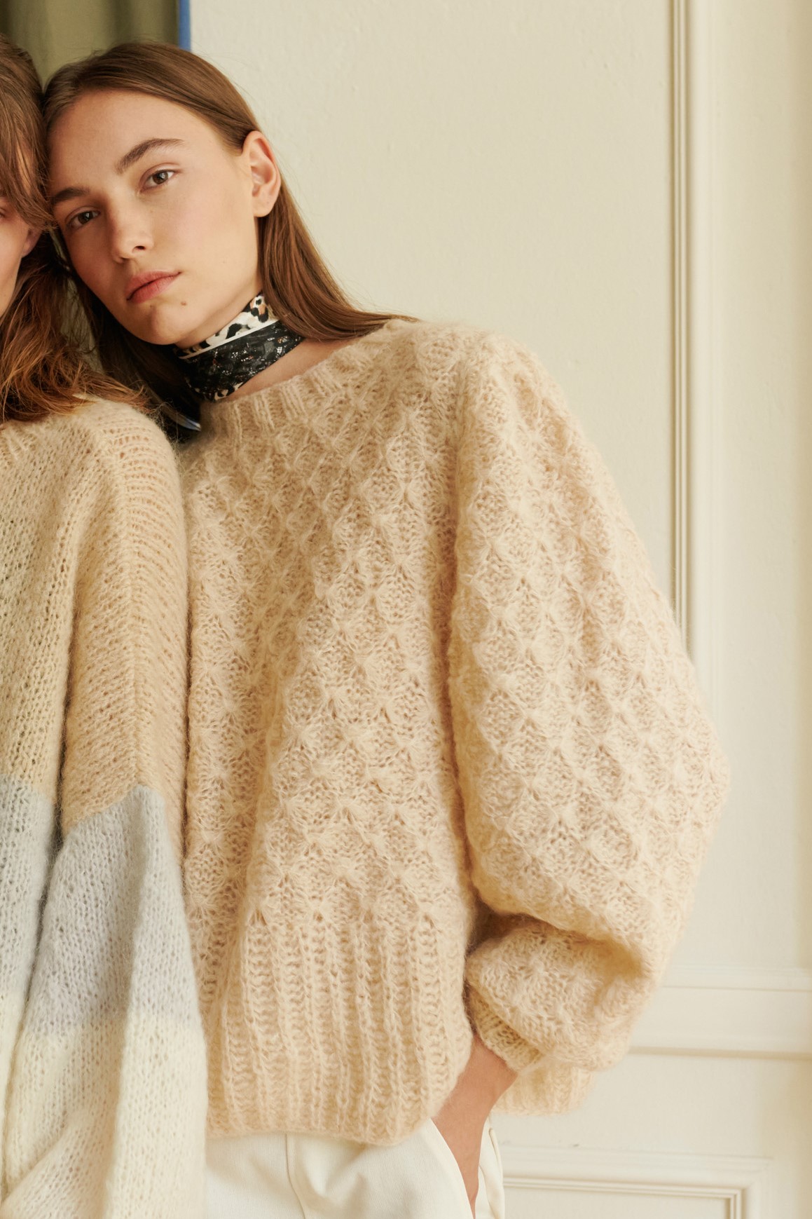Anleitung Nr 16071 Pullover aus Lala Berlin Brushy