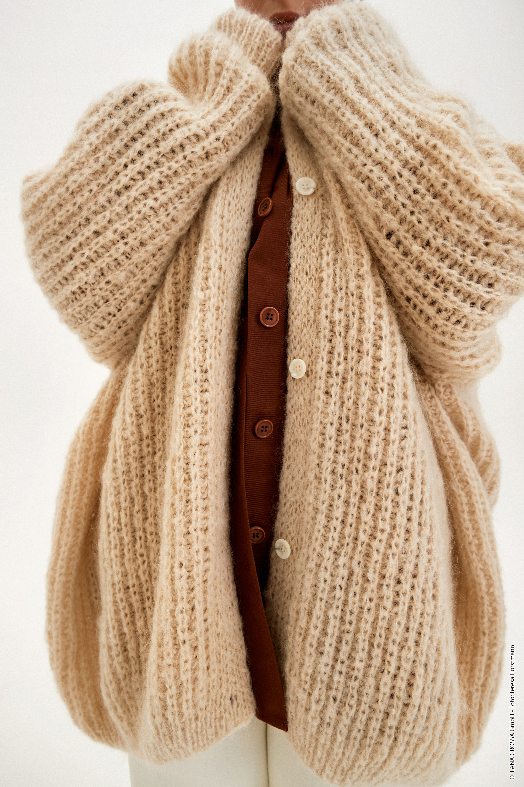 Anleitung Nr 16073 Cardigan aus Lala Berlin Brushy