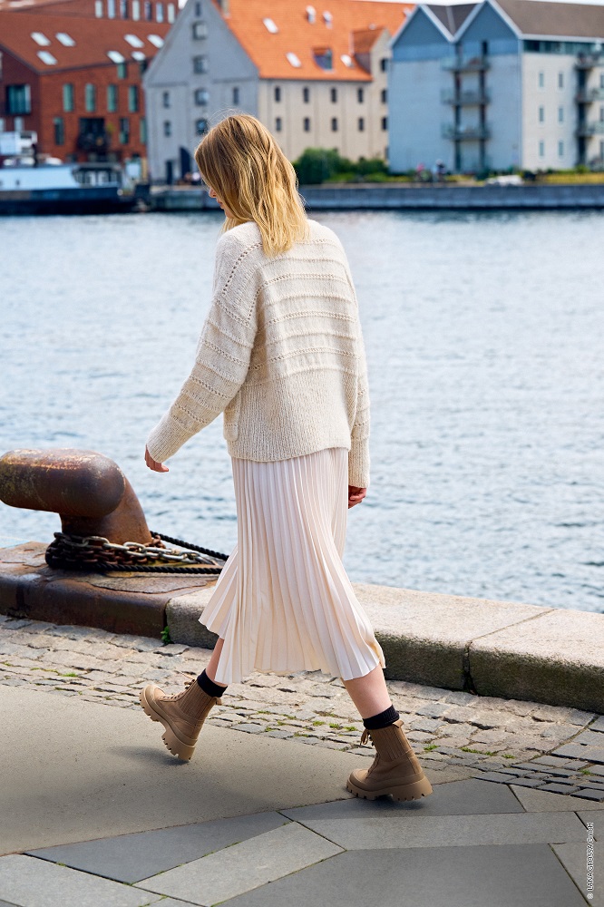 Anleitung Nr. 17914 Cardigan mit Lochmusterstreifen aus Natural Alpaca Pelo